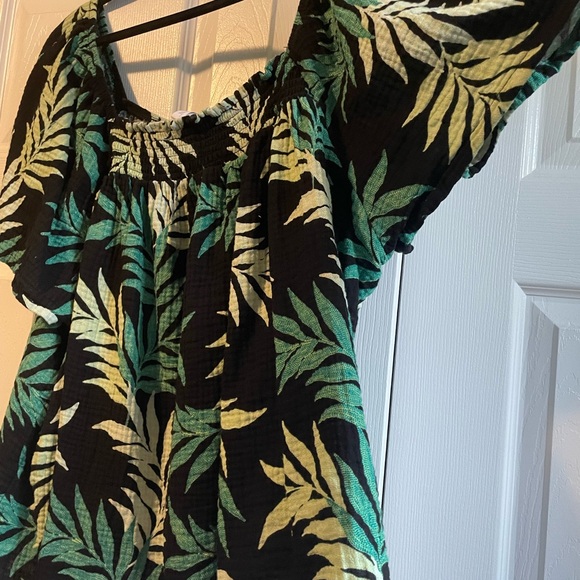 Summery green leaf print shirt - Picture 7 of 7
